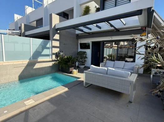 3 bedroom villa with pool in Villamartin,reduced from 395000,to 349900euro