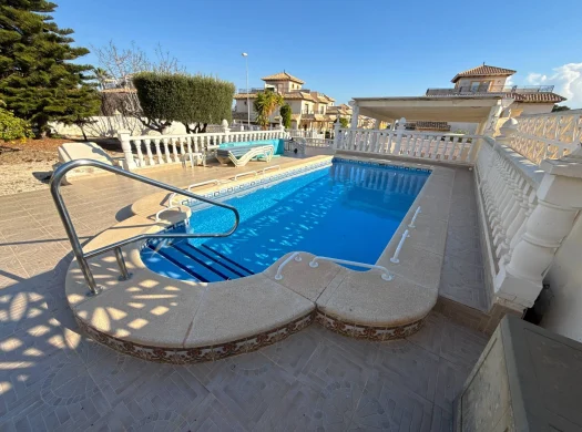3 bedroom villa in Las Filipinas